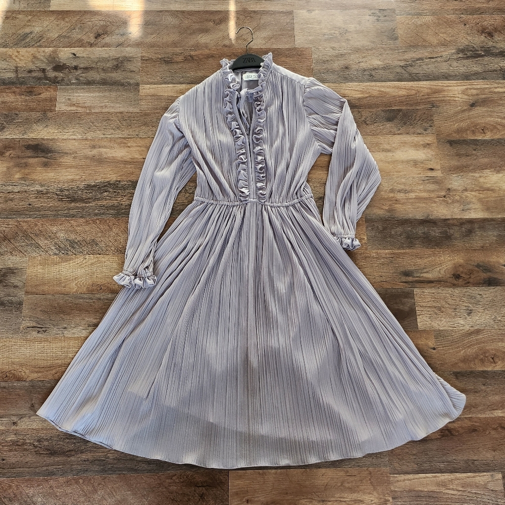 Vintage 70s Hal Ferman pleated Dress  with Ruffle and front tie. In perfect con